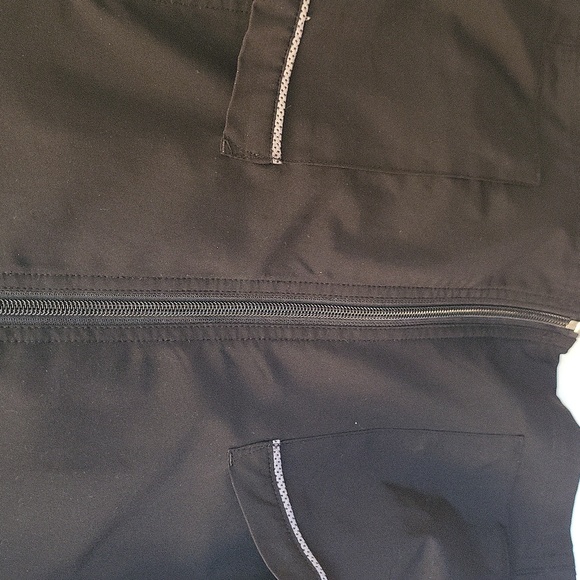 💥4 for $30💥 Scrubletics black scrub zippered vest size MED - Picture 7 of 7